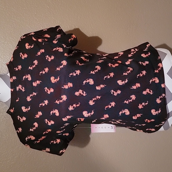 2 pack tops with bonus scrunchie - Picture 3 of 12